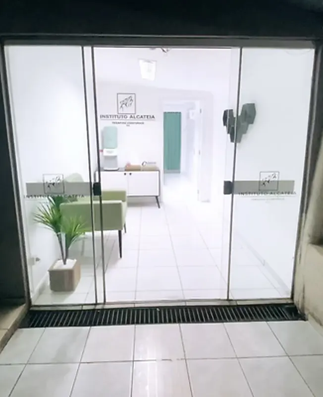 Entrada e recepção do Instituto Alcateia no Centro de Cascavel-PR